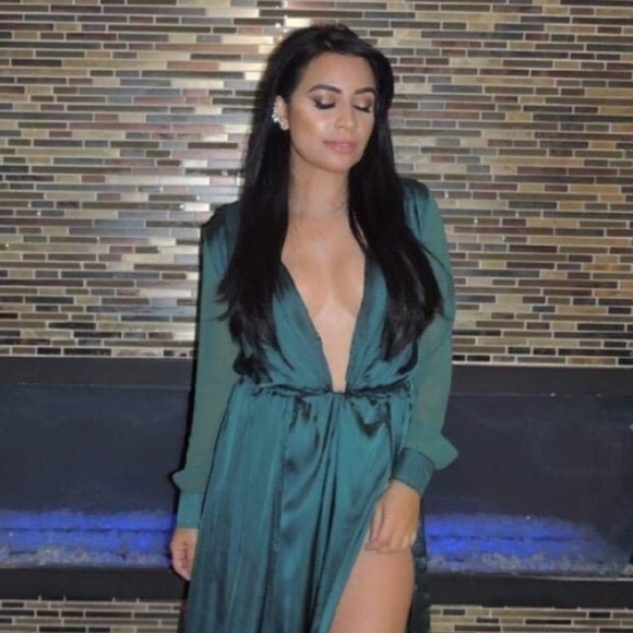 DEVON Dramatic Emerald Maxi Dress - Picture 3 of 8